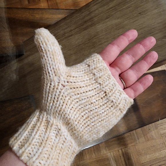 Torrid Cream Knit Gloves, Scarf, Hat Set - Picture 9 of 13